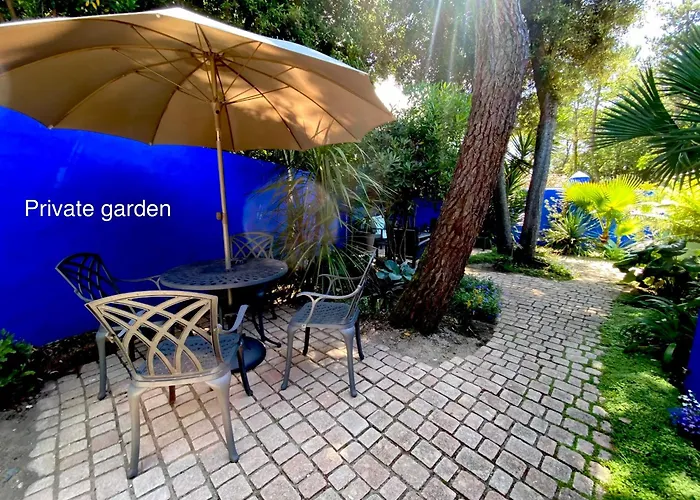 Studio With Beautiful Private Garden On The Forest In Domino