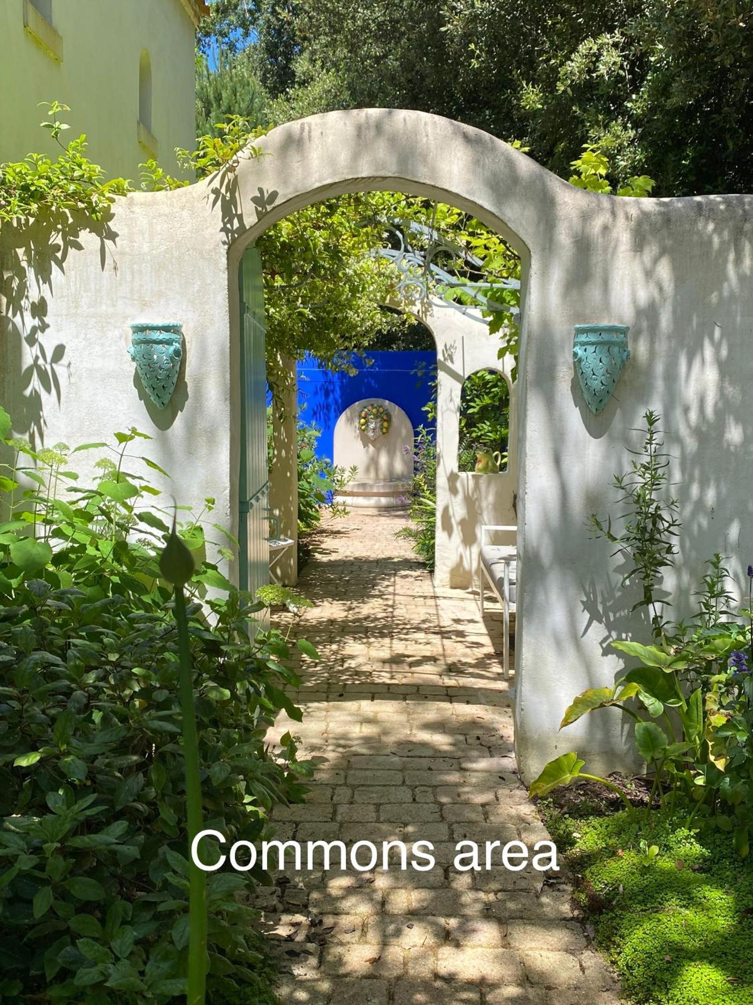 With Beautiful Private Garden On The Forest In Domino Appartement